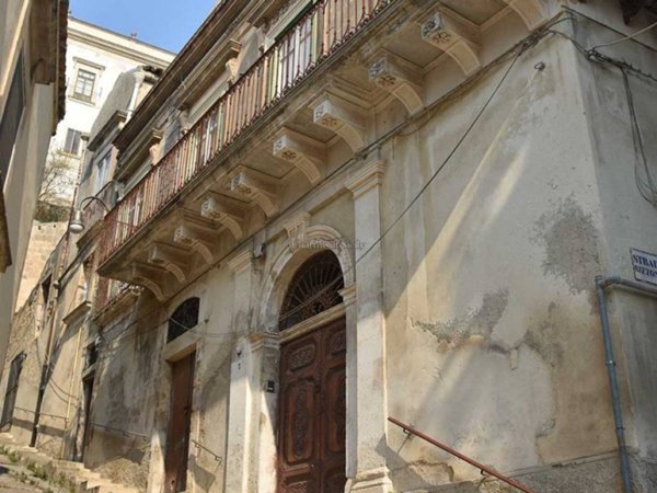 intera palazzina in vendita a Modica in zona Modica Bassa