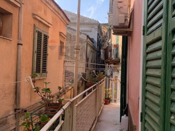 casa indipendente in vendita a Modica