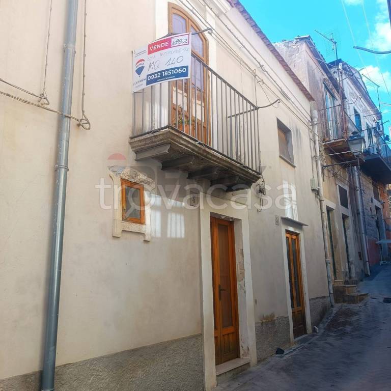 casa indipendente in vendita a Modica in zona Modica Bassa