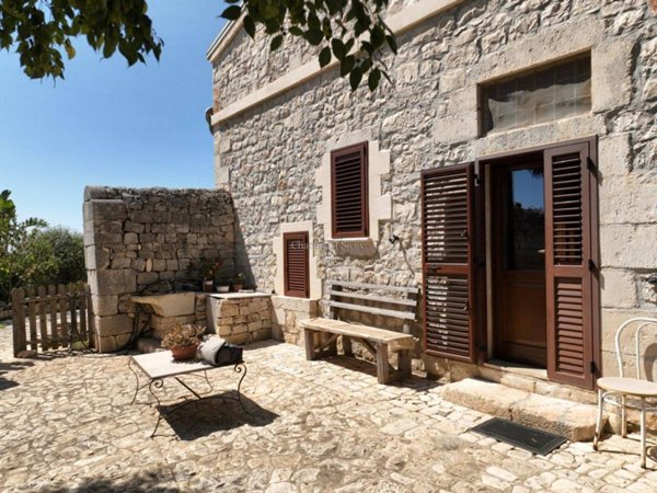 casa indipendente in vendita a Modica in zona Sacro Cuore