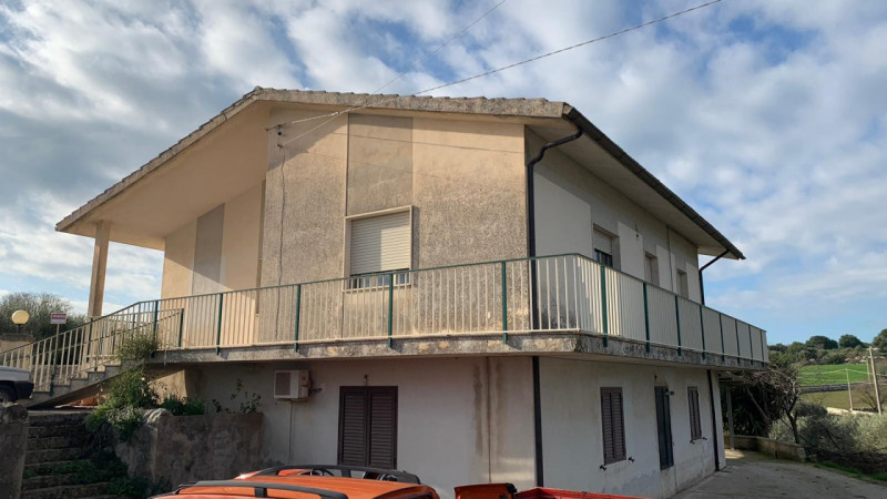 casa indipendente in vendita a Modica in zona Frigintini