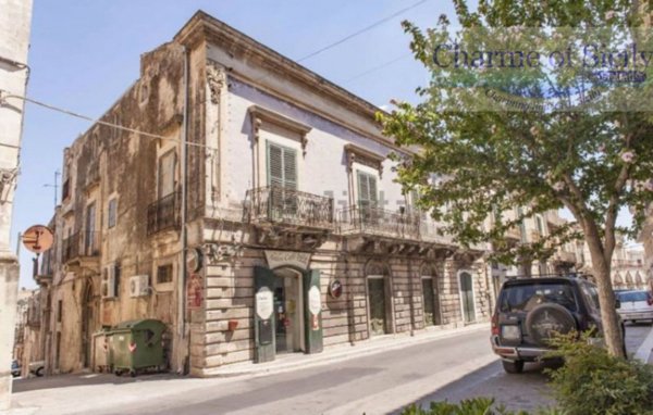 intera palazzina in vendita a Modica in zona Modica Alta
