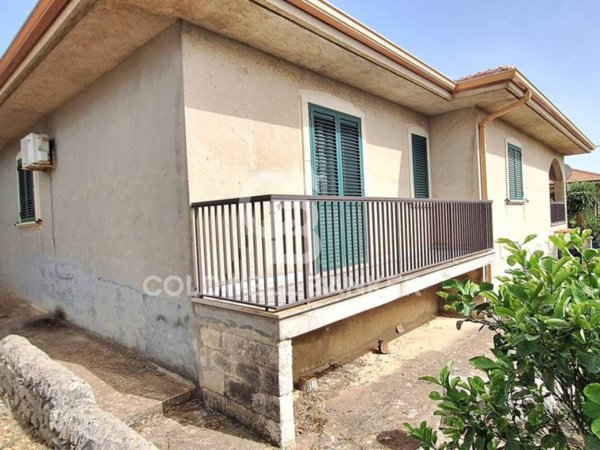 casa indipendente in vendita a Modica