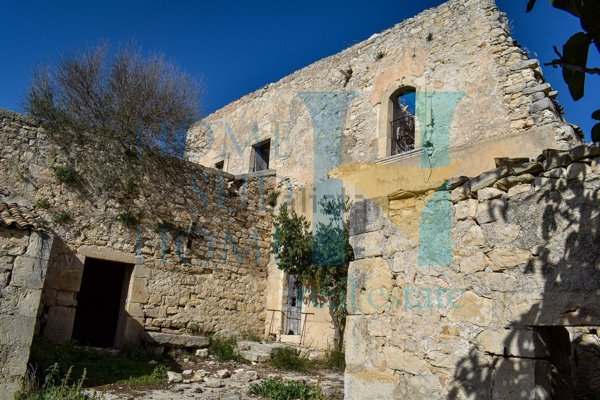casa indipendente in vendita a Modica
