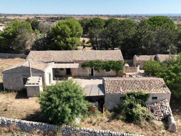 casa indipendente in vendita a Modica in zona Sacro Cuore