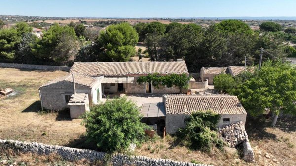 casa indipendente in vendita a Modica in zona Sacro Cuore