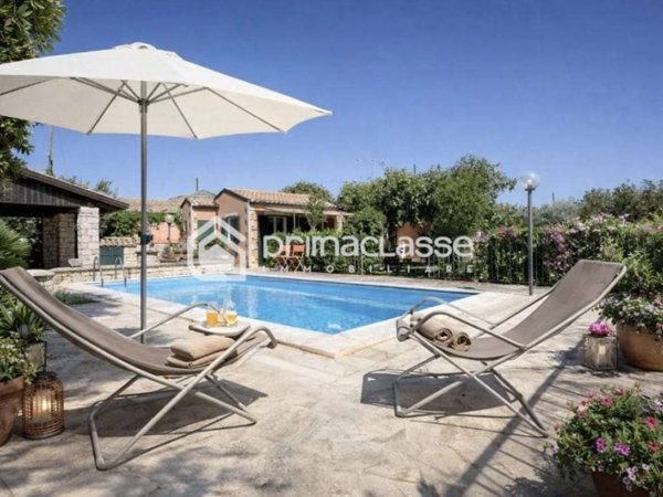 casa indipendente in vendita a Modica in zona Sacro Cuore