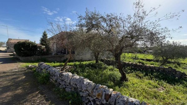 casa indipendente in vendita a Modica