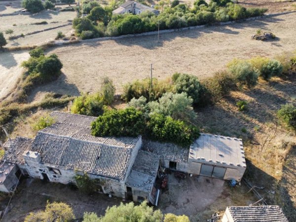 locale di sgombero in vendita a Modica