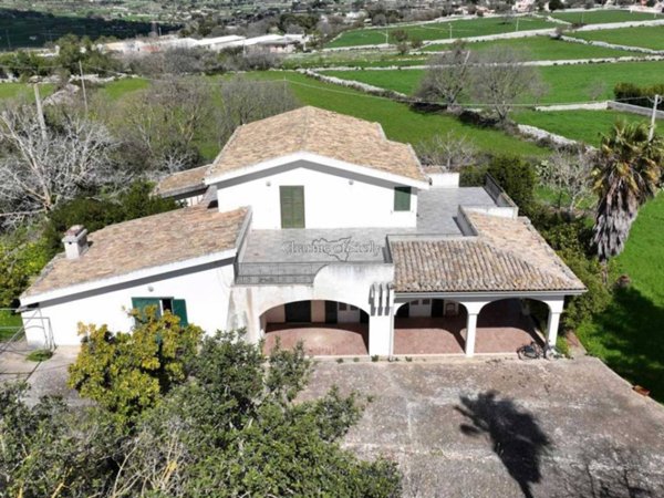 casa indipendente in vendita a Modica in zona Modica Alta