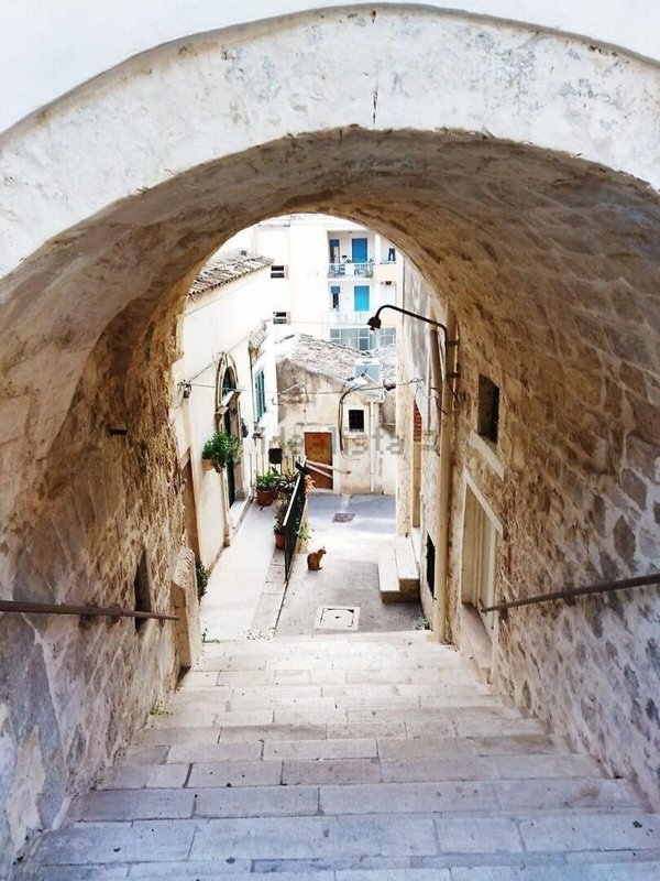 casa indipendente in vendita a Modica in zona Modica Bassa