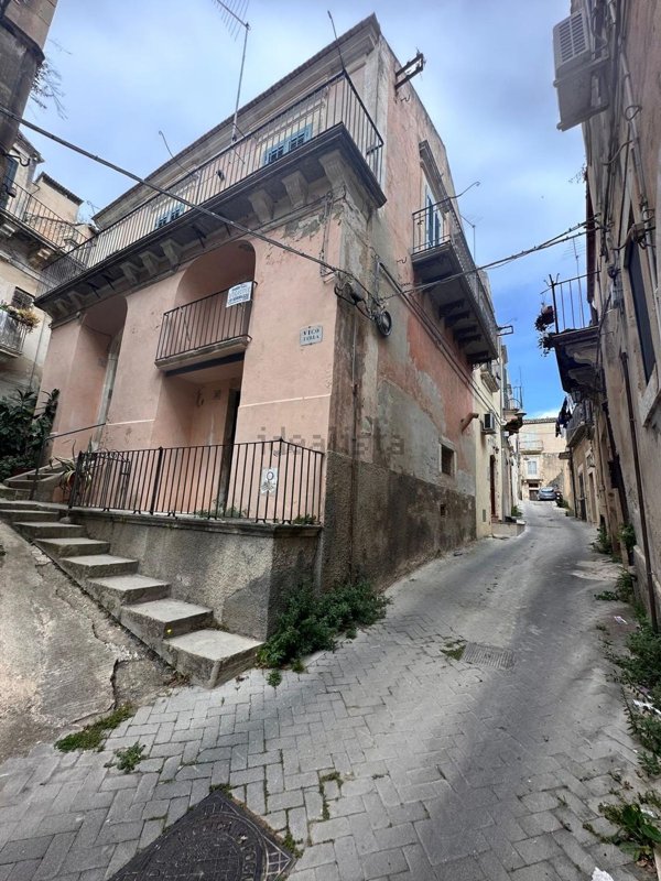 casa indipendente in vendita a Modica