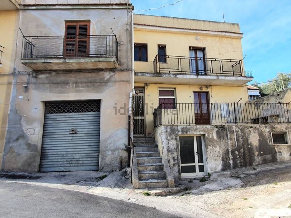 casa indipendente in vendita a Modica