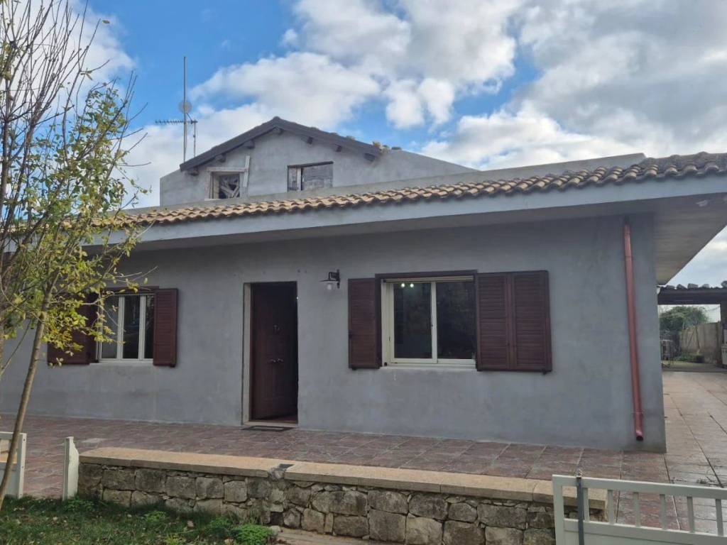 casa indipendente in vendita a Modica