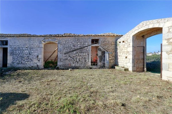 casa indipendente in vendita a Modica