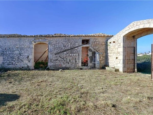 casa indipendente in vendita a Modica
