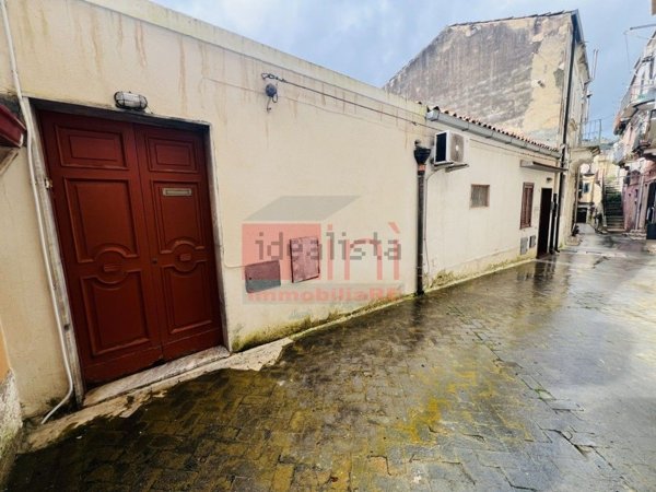 casa indipendente in vendita a Modica