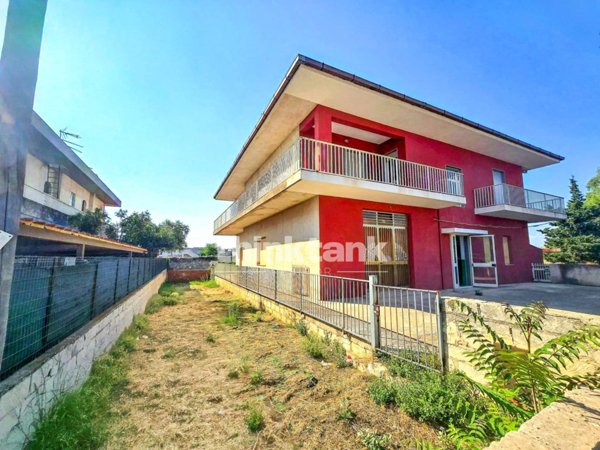 casa indipendente in vendita a Modica