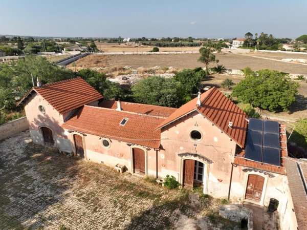 casa indipendente in vendita a Modica