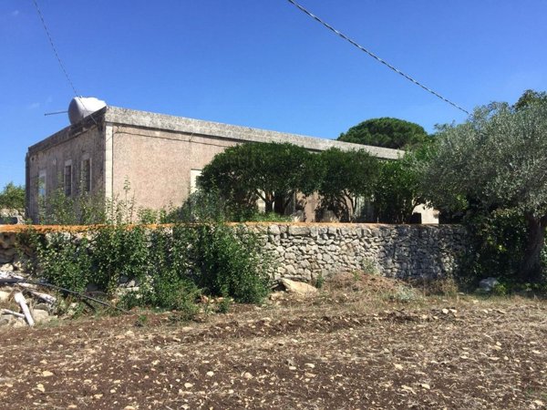 casa indipendente in vendita a Modica