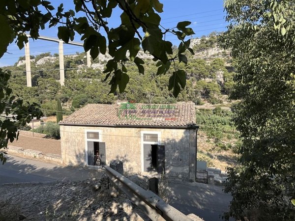 casa indipendente in vendita a Modica in zona Modica Bassa