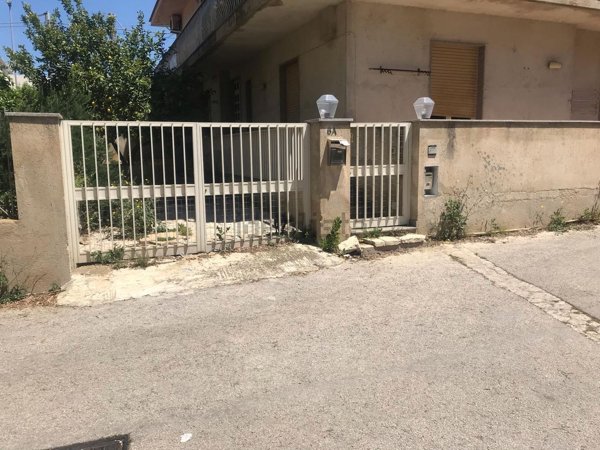 pentavano in vendita a Modica in zona Sacro Cuore