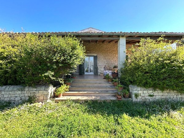casa indipendente in vendita a Modica