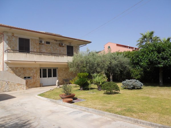 casa indipendente in vendita a Modica