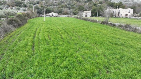 casa indipendente in vendita a Modica