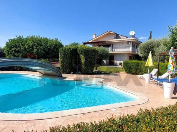 casa indipendente in vendita a Modica