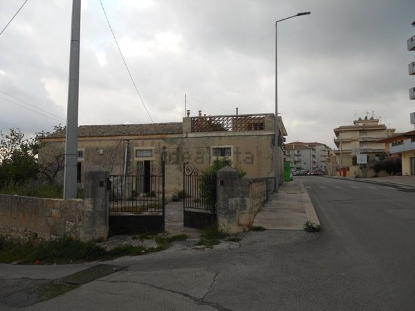 casa indipendente in vendita a Modica