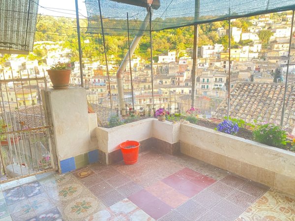 casa indipendente in vendita a Modica