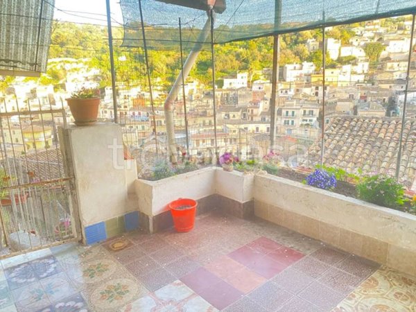 casa indipendente in vendita a Modica