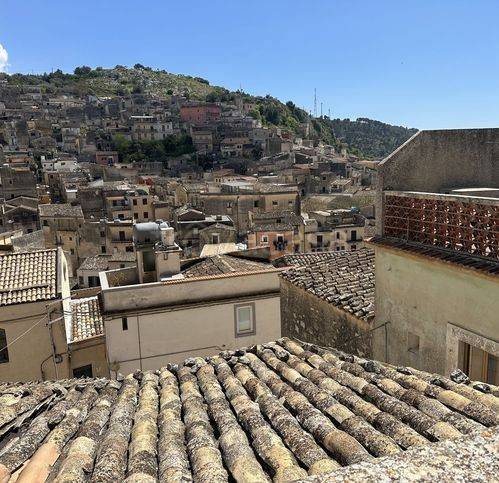 casa indipendente in vendita a Modica in zona Modica Alta