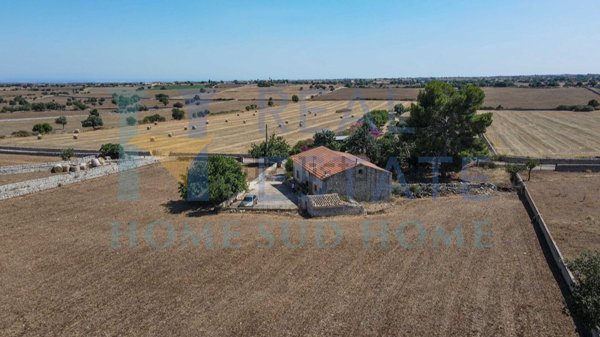 casa indipendente in vendita a Modica