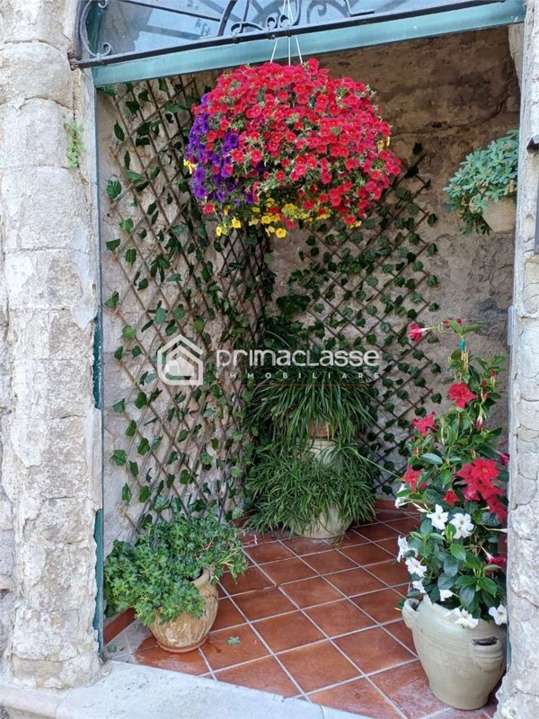 casa indipendente in vendita a Modica