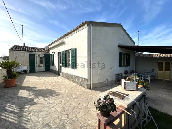 casa indipendente in vendita a Modica