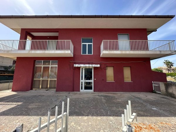 casa indipendente in vendita a Modica