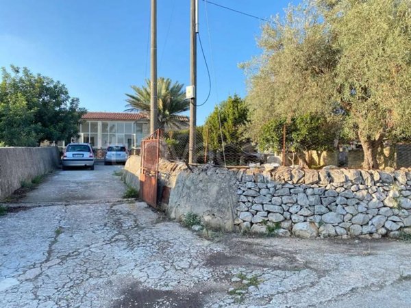 casa indipendente in vendita a Modica