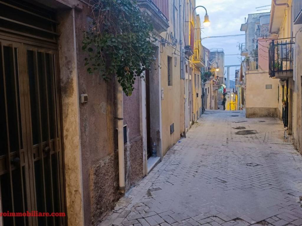 casa indipendente in vendita a Modica in zona Modica Bassa