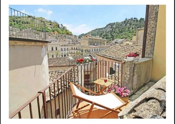 casa indipendente in vendita a Modica