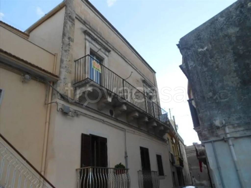 casa indipendente in vendita a Modica