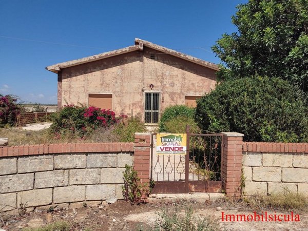 casa indipendente in vendita a Modica