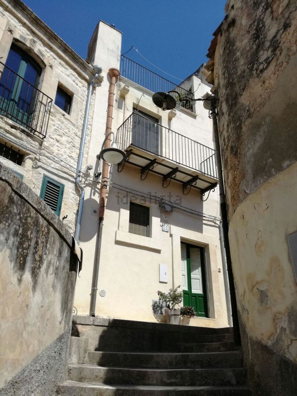 casa indipendente in vendita a Modica in zona Modica Bassa