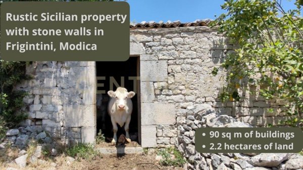 casa indipendente in vendita a Modica in zona Frigintini