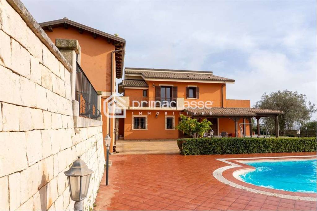 casa indipendente in vendita a Modica