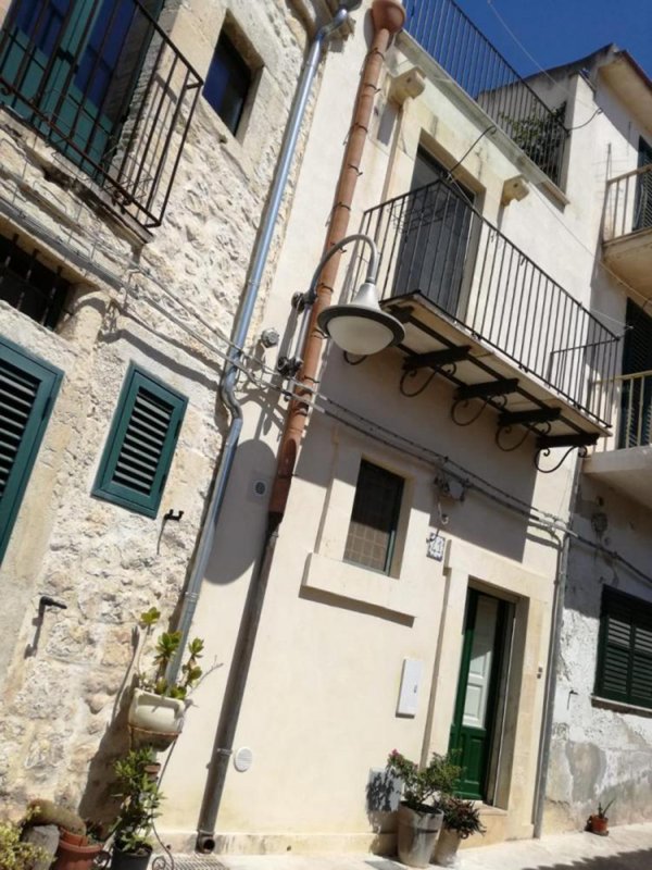 casa indipendente in vendita a Modica in zona Modica Bassa