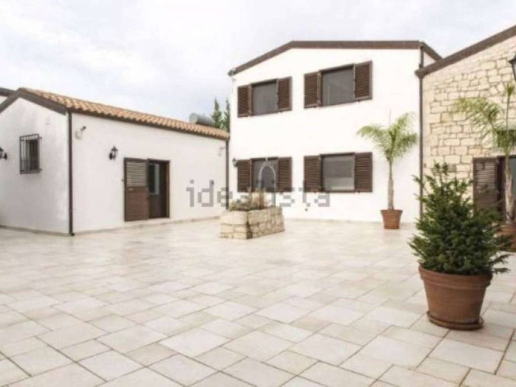 casa indipendente in vendita a Modica