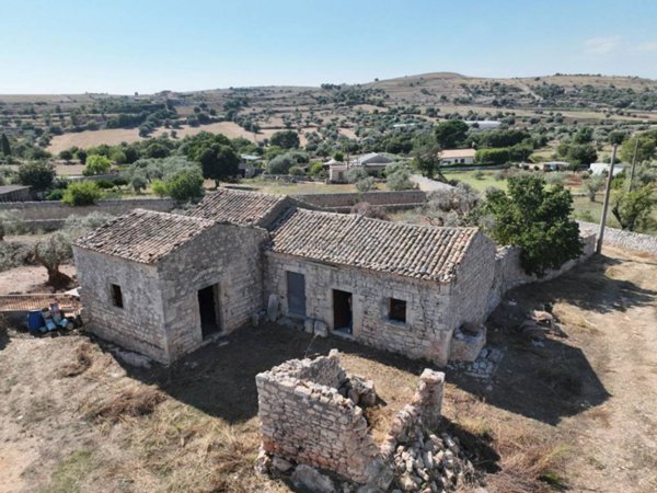 casa indipendente in vendita a Modica