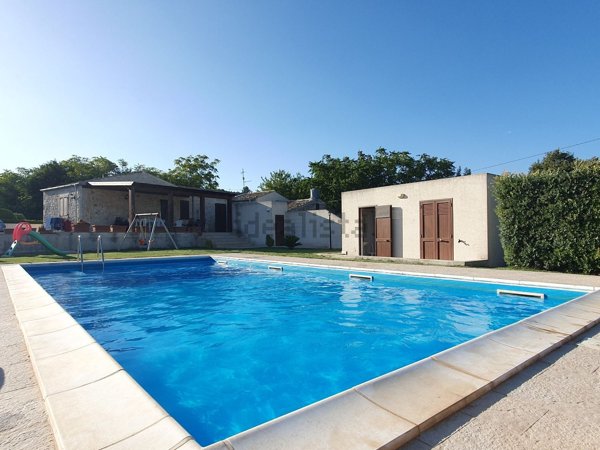 casa indipendente in vendita a Modica